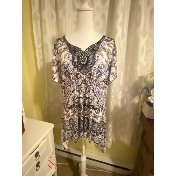 World Unity Womens Embroidered Rhinestone Tunic Top Sz XL Short Sleeve - Picture 4 of 5